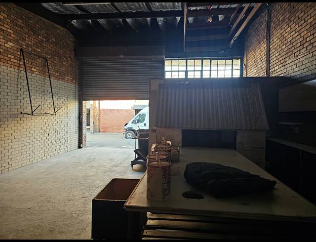100M² WAREHOUSE TO LET IN ALRODE SOUTH